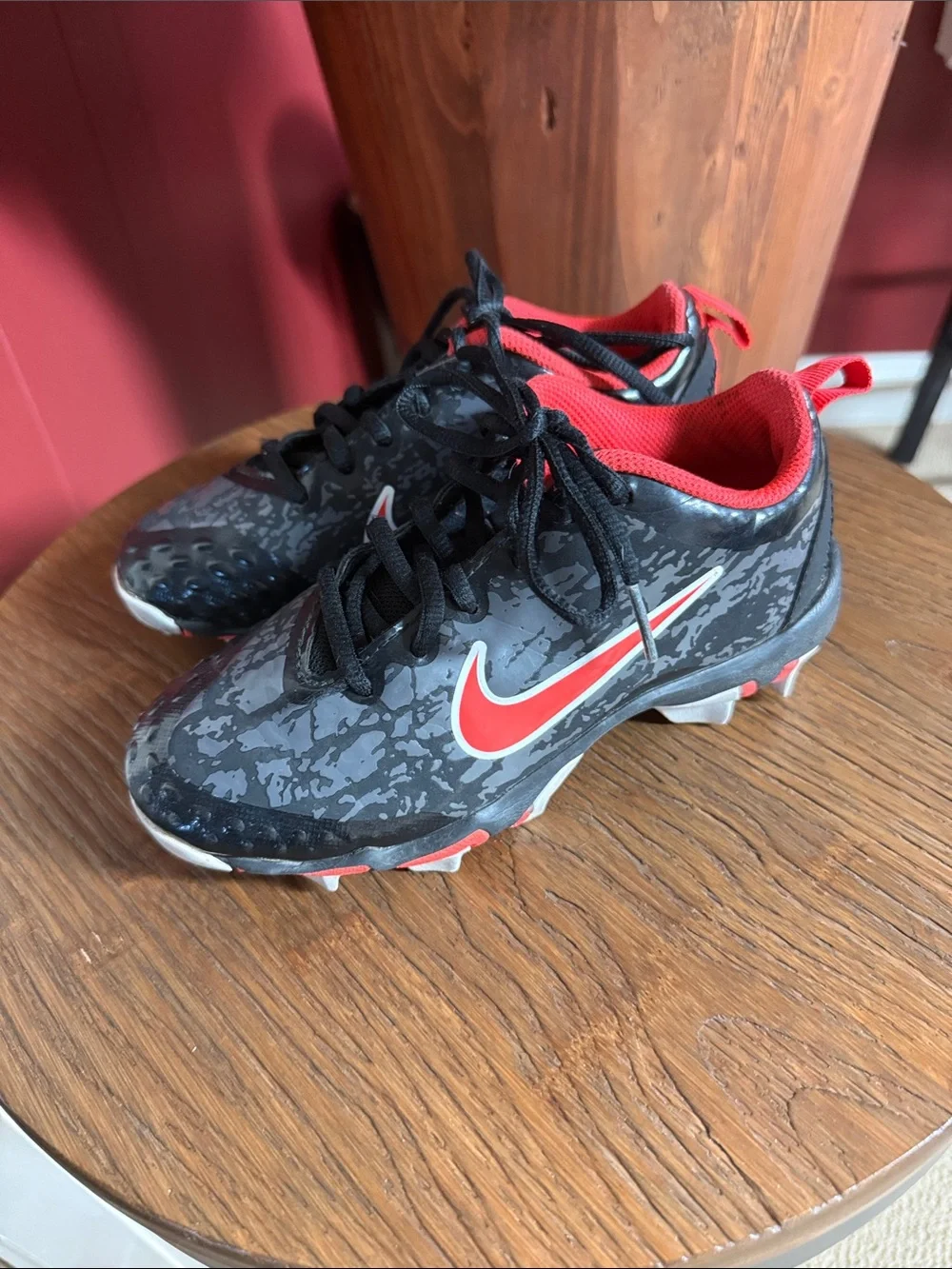 Nike Hyperdiamond Keystone Softball Baseball Cleats. Youth Size 13